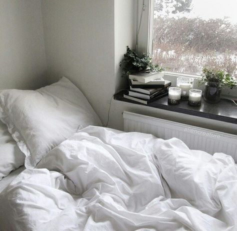 . Unmade Bed, Tumblr Bedroom, Clean Your Room, Deco Studio, Dekorasi Kamar Tidur, White Sheets, Room Deco, Dream Rooms, Bed Cover