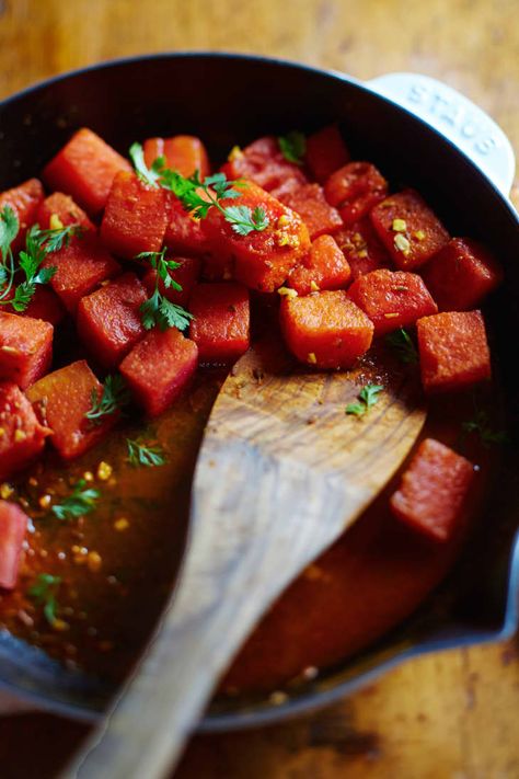 Watermelon curry Juicy Watermelon, Sticky Fingers, Spicy Dishes, Watermelon Recipes, Indian Food Recipes Vegetarian, Meat Free, Fun Cooking, Summer Fruit, Curry Recipes