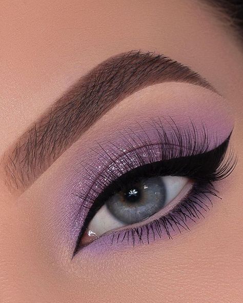 Lilac Eye Makeup, Templat Amplop, Quinceanera Makeup, Purple Makeup Looks, Eye Makeup Images, Prom Eye Makeup, Purple Eye Makeup, Cute Eye Makeup, Makeup For Hazel Eyes