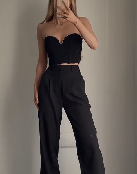 Black Trousers And Corset Outfit, Dress Pants And Corset Top, Corset And Pants Outfit Formal, Corset And Trousers Outfit, Slim Trousers Outfit, Black Corset Outfit, Black Top Outfit, Cropped Outfits, Corset Top Outfit