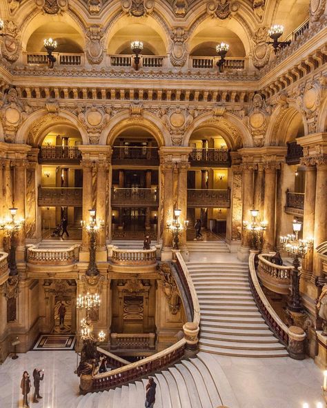 London Opera House, Opera House Aesthetic, Fancy Buildings, Versailles Aesthetic, Castle Aesthetic Interior, Royal Opera House London, Opera Garnier Paris, Opera Paris, Winter House Exterior