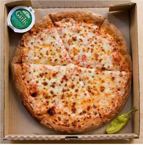 Papa John's pizza National Cheese Pizza Day, Papa John, Best Homemade Pizza, We're All Mad Here, Pizza Day, Papa Johns, Junk Food Snacks, Eat Pizza, Food Goals