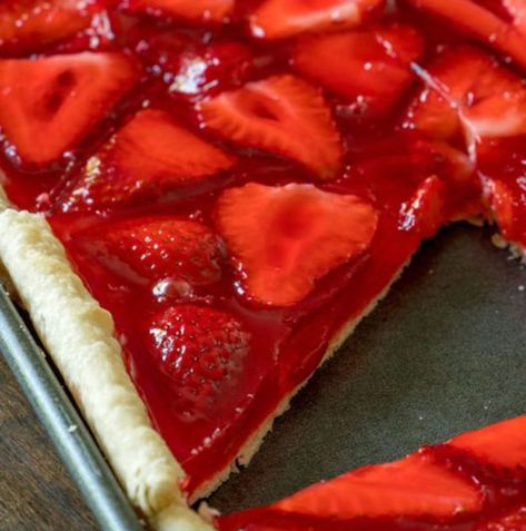 Strawberry Slab Pie, Slab Pie Recipes, Casserole Kitchen, Prayer To God, Vegan Pie Crust, Slab Pie, Easy Main Dishes, Refrigerated Pie Crust, Vegan Pie