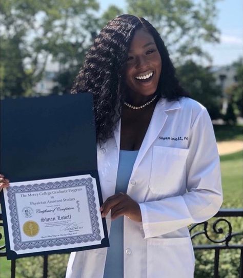 Black Women Doctors, Medicine Motivation, Nurse Goals, Black Nurses, Nursing Goals, Nursing Graduation Pictures, Black Nurse, Life Goals Future, Nurse Inspiration