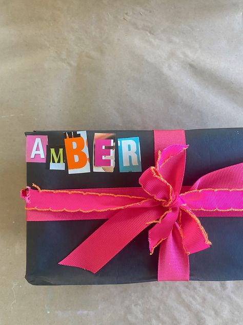 Gift Wrap Ideas Birthday, Present Wrapping Aesthetic, Wrapped Presents Birthday, 1st Birthday Wrapping Ideas, Wrapping Presents Aesthetic, Happy Birthday Gift Wrapping, Cute Gift Wrapping Ideas For Birthday, Gift Wrapping Aesthetic Birthday, Birthday Wrapping