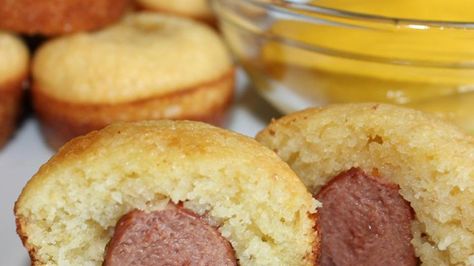 Everyone from the kids on up to the grandparents will enjoy these cute little mini corn muffins filled with chunky pieces of hot dog. They have a corn dog flavor, but there's no frying involved - these bake up in the oven in just a few minutes. Corn Dog Bites Recipe, Super Bowl Potluck, Corn Dog Bites, Mini Corn Muffins, Corn Dog Muffins, Mini Corn Dogs, Baked Corn, Corn Dog, Superbowl Snacks