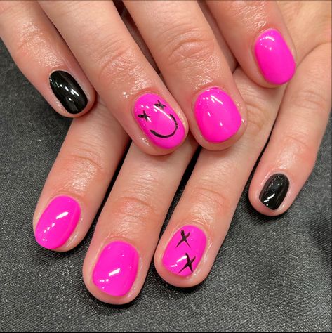 Mgk Nails Ideas, Mgk Nails Inspired, P!nk Inspired Nails, Mgk Nails, Blink 182 Nails, Megan Nails, Nails Hombres, Mgk Tattoos, C Nails