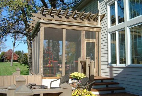 Integrated screened porch with pergola roof and gutter system. - Transitional - Patio - Chicago - by Paragon Homes Porch Enclosure Ideas, Porch With Pergola, Screen Pergola, Pergola Wall, Pergola Porch, Porch Enclosure, Pergola Modern, Pergola Screens, Pergola Roof