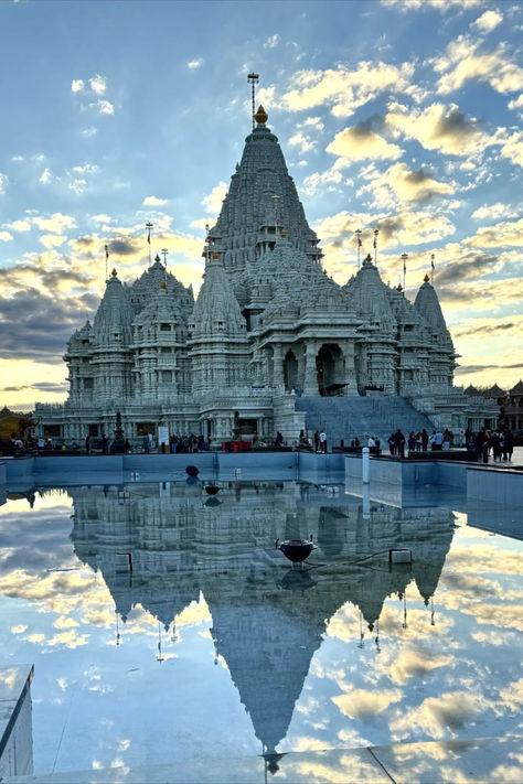 A wonder of the east in the west. The second largest Hindu Mandir in the world is right here in the USA Baps Swaminarayan, Hindu Mandir, Doctor Strange Marvel, Spiritual Stuff, Hindu Temple, American Spirit, United States Travel, Close To Home, Hidden Gem