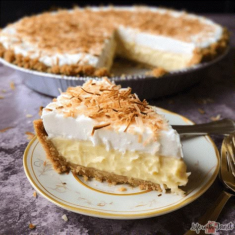 Coconut Cream Pie Graham Cracker Crust, Homemade Coconut Cream Pie, Homemade Coconut Cream, Cream Pie Filling, Coconut Filling, Fried Recipes, Buttery Pie Crust, Coconut Shavings, Graham Cracker Crust Pie