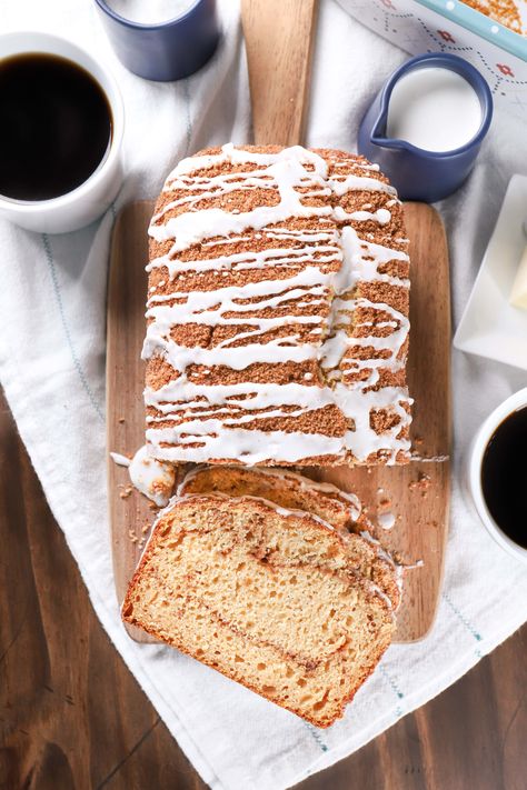 Cinnamon Swirl Yogurt Quick Bread - A Kitchen Addiction Cinnamon Yogurt, Low Fat Baking, Crohns Recipes, Yogurt Bread, Quick Bread Recipe, Cinnamon Swirl Bread, Delicious Magazine, Oatmeal Bars, Cinnamon Bread