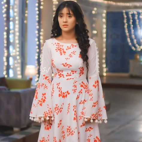 Shivangi Joshi Outfits In Yrkkh Kurti, Naira Kurtis Design, Street Kurti, Naira Dresses In Yrkkh Kurti, Men Celebrity Style, Yrkkh Outfits Naira, Nayra Dresses Design, Naira Dresses In Yrkkh, Naira Dresses