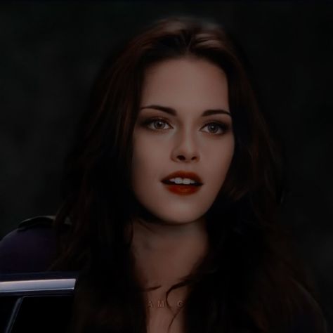 the twilight saga: breaking dawn p2 Twilight Saga Breaking Dawn, Vampire Twilight, Bella Cullen, Twilight Breaking Dawn, Breaking Dawn Part 2, Teen Movies, Screen Icon, Twilight Movie, Vampire Academy