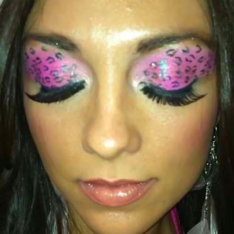 Hot pink cheetah Pink Mcbling Makeup, Trashy Makeup, Trashy Y2k Makeup, Mcbling Makeup, Y2k Eyeshadow, 2000s Makeup Looks, Trashy Mcbling, Bling Makeup, Club Makeup