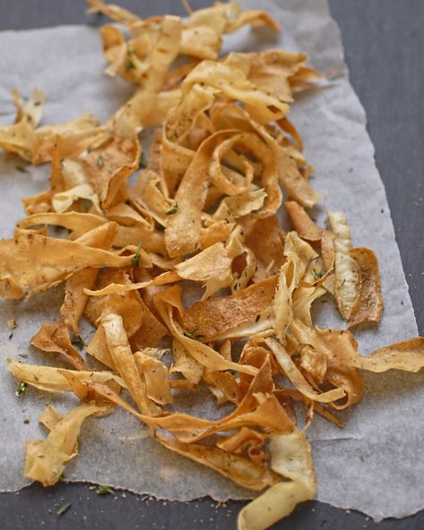 Parsnip Crisps, Parsnip Chips, Parsnip Recipes, Smoked Salt, Smoked Sea Salt, Cocoa Recipes, Clean Eats, Tasty Bites, Vegetarian Recipes Easy