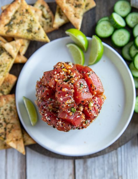 Tuna tartare is a crazy delicious dish made with fresh ahi tuna, an Asian marinade & chunks of avocado! The best no cook tuna recipe & video Ahi Tuna Marinade, Raw Tuna Recipe, Tuna Marinade, Fresh Tuna Recipes, Tuna Tartare Recipe, Easy Tuna Recipes, Ahi Tuna Recipe, Tuna Dishes, Tartare Recipe