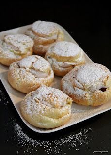 Large Cream Puffs, Cream Puffs Recipe Easy, Raspberry Whip, Raspberry Whipped Cream, Creme Puff, Cream Puff Recipe, Puff Recipe, Tart Dessert, Choux Pastry