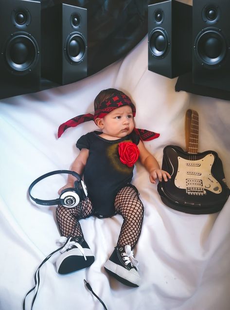 #baby #newbornrock Rock And Roll Maternity Shoot, Disfraz Rock And Roll, Baby Rock, Punk Baby, Newborn Halloween, 1st Birthday Pictures, Halloween Rocks, Rock Festival, Rock Festivals