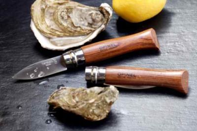 Opinel Knife, Artistic Lifestyle, Oyster Knife, Shucking Oysters, Pottery Pots, Chicken Parmesan, Kitchen Knives, Pocket Knife, Diner