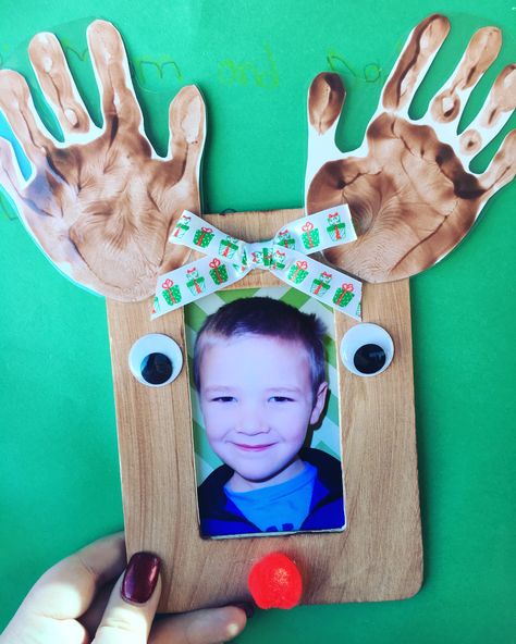 I love that teachers are so thoughtful with their projects. This gift is one of the best ever!! Reindeer picture frame!! #christmas #diy #xmas #kid #art #project #reindeer #rudolph #craft #little #hands #keepsake #forever #son #boys #love #this #frame #kids #school #crafting #idea Reindeer Picture Frame Craft, Preschool Christmas Picture Frames, Rudolph Ornaments Diy Kids, Popsicle Stick Reindeer Picture Frame, Reindeer Picture Frame, Reindeer Photo Ornament, Reindeer Photo Craft, Parent Gifts Preschool Christmas, Simple Christmas Present Ideas