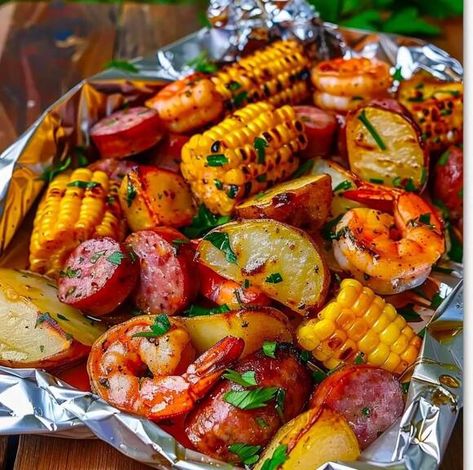 Potatoes And Smoked Sausage, Grilled Sausage Recipes, Grill Sausage, Shrimp Corn, Foil Packet Dinners, Recipes Shrimp, Foil Pack Meals, Foil Dinners, Seafood Boil Recipes