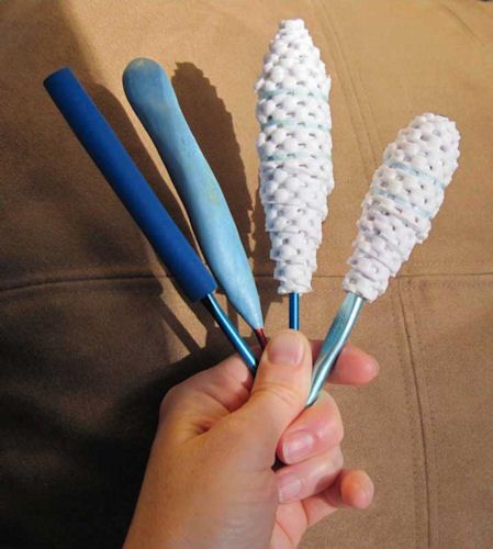 Various ways to make crochet hooks more comfortable to hold.   If you use the shelf liner, weave your hook through the holes at the beginning to better secure it. Crochet Hook Grips Diy, Ergonomic Crochet Hooks Diy, Crochet Hook Handles Diy, Diy Ergonomic Crochet Hook, Diy Crochet Hook Handle, Diy Crochet Hook, Comfy Crochet, Crochet Hook Handles, Ergonomic Crochet Hook