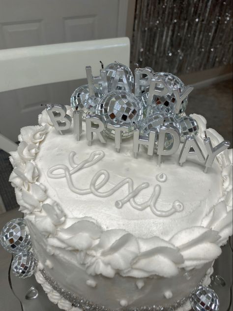 Mirror Ball Cake Taylor Swift, Mirrorball Party Decor, Mirrorball Birthday Cake, Mirrorball Themed Party, Mirrorball Birthday Party, Mirror Ball Birthday, Mirrorball Birthday, Mirror Ball Cake, Mirrorball Party