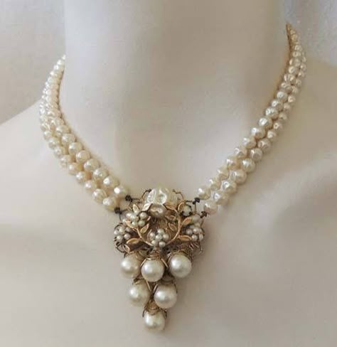 Bridal Pendant Necklace, Bridal Pendant, Pearl Necklace Designs, Miriam Haskell, Jewelry Design Necklace, Gold Jewelry Fashion, Vintage Costume Jewelry, Vintage Jewellery, Necklace Designs