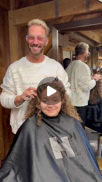 Wayne Tuggle on Instagram: "How I cut the triangle out of curly hair #curls #curly #curls #waynetugglehair" Curl By Curl Haircut, Natural Curl Haircut, Best Haircuts For Long Curly Hair, Nurse Curly Hairstyles, Curly Hair Cuts Tutorial, Curly Round Haircut, Diy Curly Cut, Curly Layered Hair Medium, How To Cut Curly Hair At Home