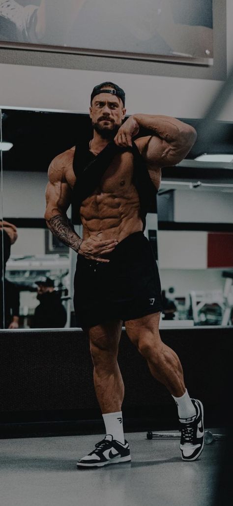 Mens Fitness Photography, Bodybuilding Diet Plan, Chris Bumstead, Gym Wallpaper, Bodybuilding Pictures, Gym Boy, Gym Guys, Gym Photos, Body Building Men