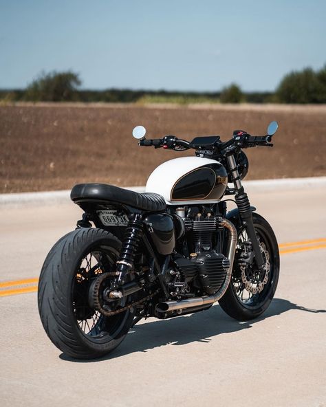 Texas Sun, Triumph Motorbikes, Custom Bikes Cafe Racers, Brat Bike, Cafe Racer Parts, Triumph Cafe Racer, Cafe Racer Moto, Motorbike Art, Cafe Racer Design