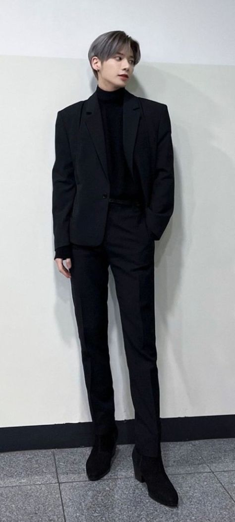 Full Body Portrait Photography, Body Portrait Photography, Taehyun Boyfriend Material, Taehyun Wallpaper, Full Body Portrait, Body Portrait, Standing Pose, Boyfriend Wallpaper, Kang Taehyun