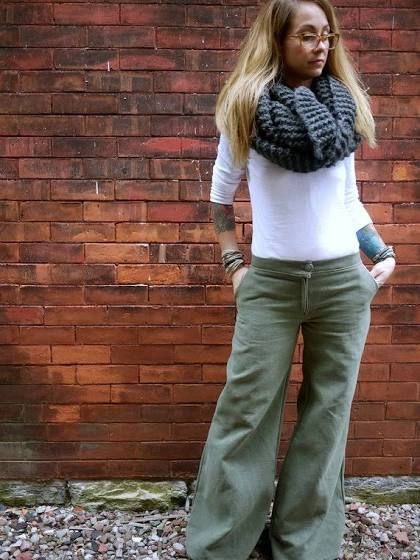 wide leg jeans Wide Leg Jeans Plus Size, Styling Wide Leg Jeans, How To Wear Leggings, Retro Pants, Plus Size Outfit, Golden Milk, Jeans Plus Size, Cool Weather, Women Fashion Edgy