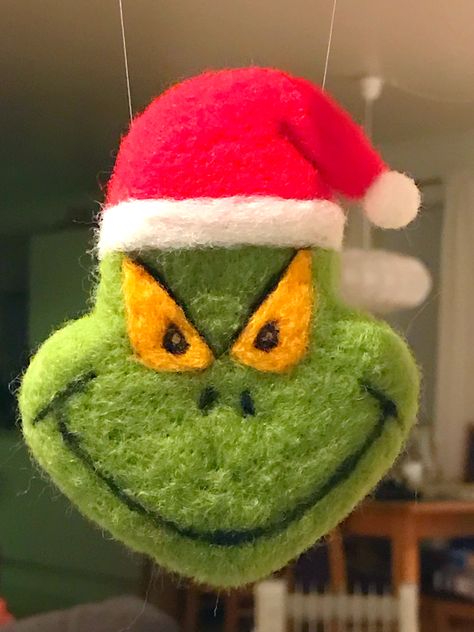 Grinch Fabric Ornaments, Grinch Needle Felt, Grinch Felt Ornament Pattern, Needle Felted Grinch, Felt Grinch Ornament, Grinch Felt Ornament, Grinch Ornaments Diy How To Make, Felt Grinch, Grinch Night