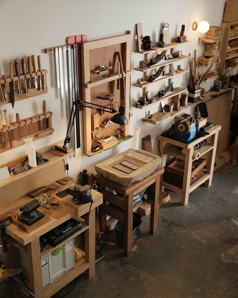 @ateliermateus #marcenaria #woodworking #workbench #atelier #lisboa Workshop Layout Ideas, Woodworking Room, Workshop Space Design, Woodshop Layout, Rustic Mirror Frame, Wooden Kitchen Furniture, Woodworking Workshop Layout, Dream Workshop, Atelier Ideas