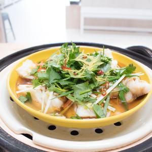 Donabe Recipes – TOIRO Black Cod, Curry Rice, Steamed Fish, One Pot Dishes, Dinner Inspiration, Continental Breakfast, Japanese Cooking, Sea Bass, Spring Onion