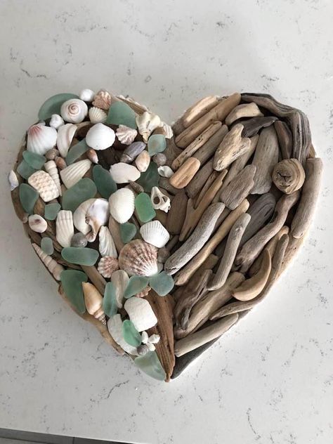 Seashell Art Diy, Sea Glass Art Diy, Beach Glass Crafts, Coastal Style Decorating, Driftwood Art Diy, Driftwood Projects, Shell Crafts Diy, Beach Glass Art, Sea Glass Crafts