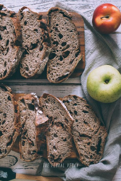 Masala Chai Apple Sourdough (tastes like an apple pie) - The Floral Vegan Apple Sourdough, Raw Vegan Breakfast, Sourdough Scoring, Sourdough Starters, Sourdough Breads, Apple Butter Recipe, 5 Spice, Discard Recipes, Bakery Items