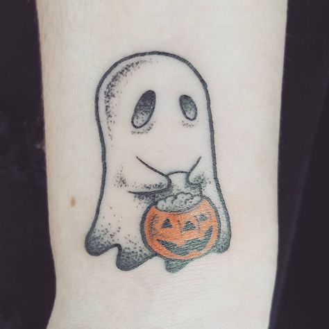 Every Day is a Spooky Day. 👻 #tattoo #girlswithtattoos #ghosttattoo #cute #halloween #trickortreat #spookylife #spooky #five Ghost Doodles, Cool Little Tattoos, Dumbest Tattoos, Flash Art Tattoos, Ghost Tattoos, Group Tattoos, Lantern Tattoo, Pumpkin Tattoo, Nerd Tattoo