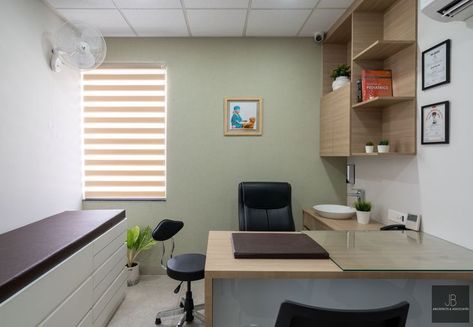 Hospital Opd Room Interior Design, Clinic Setup Ideas, Hospital Consultation Room Design, Doctor Room Design Interiors, Opd Room Interior Design, Ayurveda Clinic Interior Design, Doctors Clinic Design Interiors, Doctor Clinic Design, Doctor Chamber Interior Design