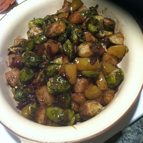 Sprouts Recipes, Roasted Brussels Sprouts, Blueberry Bread, Sprouts With Bacon, Pear Recipes, Sprout Recipes, Brussels Sprouts Recipe, Charcuterie Recipes, Vegetable Side