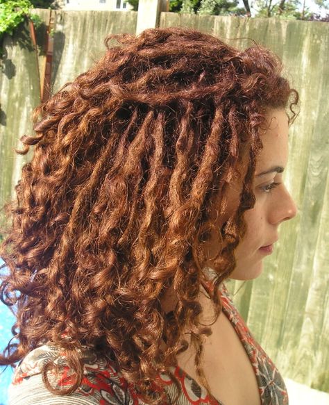 love this Partial Dreads Curly Hair, Dreads With Curls, Curly Hair Dreads, Future Dreads, Dreadlock Inspiration, Dynamic Hair, Dread Inspiration, White Girl Dreads, Dreadlock Journey