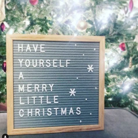 Holiday Word Board, Felt Letter Board Christmas, Christmas Board Sayings, Letter Board Christmas Ideas, Christmas Quotes For Letter Board, Letter Board Christmas Quotes, Christmas Word Board, Cute Christmas Letter Board Quotes, Christmas Letterboards