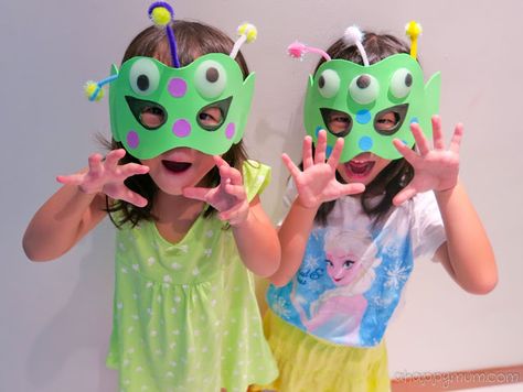 Kids Alien Costume, Diy Alien Costume, Diy Alien, 100 Días De Clases, Alien Mask, Alien Crafts, Alien Party, Alien Costume, Masks Crafts