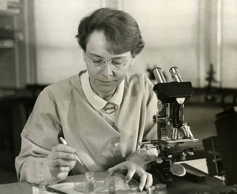 23 Badass Women In STEM They Should Teach You About In School Lynn Margulis, Barbara Mcclintock, Molecular Genetics, Women Scientists, Nobel Prize Winners, Doctor On Call, Marie Curie, Nobel Prize, Badass Women