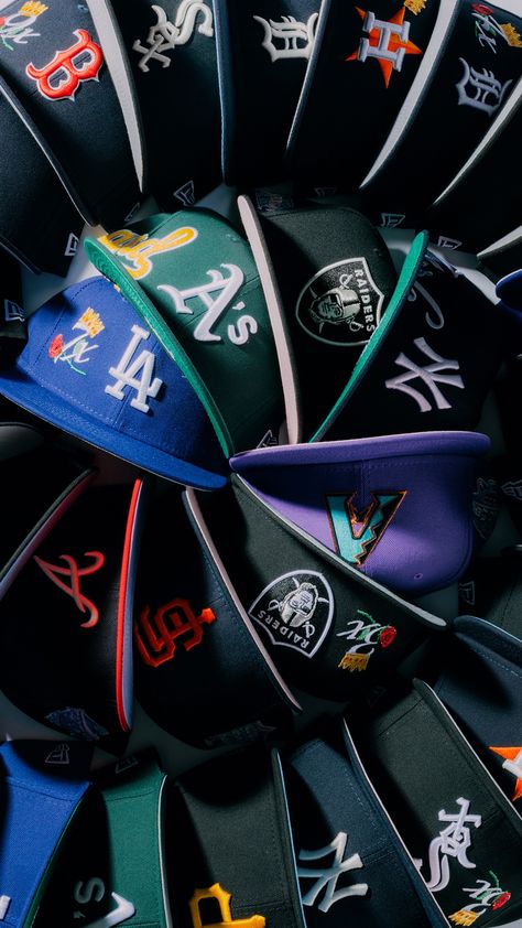 New collections of the New Era 59FIFTY Fitted hat are now available online. Shop Now: https://feature.com/collections/new-era 59fifty Wallpaper, Fitted Hats Wallpaper, Fitted Hat Aesthetic, New Era Wallpapers, Gorros New Era, New Era Aesthetic, Fitted Hats Aesthetic, Hats Wallpaper, Hats Aesthetic