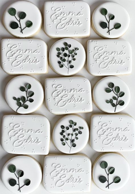 Green And White Wedding Cookies, Sage Green Wedding Cookies, Leaf Cookies, Candy Bar Wedding, Royal Iced Cookies, Bridal Shower Cookies, Emerald Green Weddings, All White Wedding, Cookie Favors