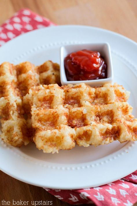 the baker upstairs: hash brown waffles Making Hashbrowns, Waffle Iron Hash Browns, Tater Tot Waffle, Waffle Party, Hashbrown Waffles, Waffle Pizza, Cinnamon Roll Waffles, Waffle Iron Recipes, Waffle Maker Recipes