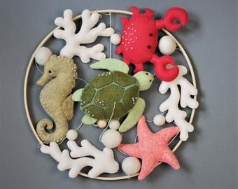 Felt Mobile Baby, Diy Felt Animals Patterns Free, Felt Mobile Pattern, Sea Turtle Sewing Pattern, Felt Ocean Animals, Felt Starfish, Felt Crab, Fabric Mobile, Felt Turtle