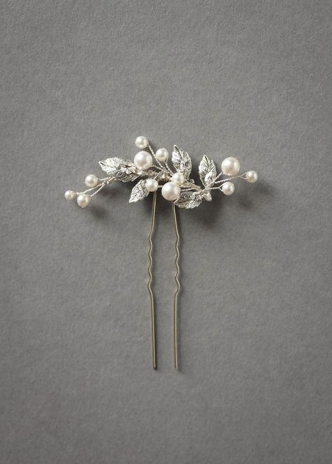 Delicate bridal hair pins for the modern bride - TANIA MARAS | bespoke wedding headpieces + wedding veils Hair Pins Diy, Accessories Minimalist, Pearl Hair Pin, Wedding Headpieces, Minimalist Bride, Headpiece Jewelry, Hair Accessories Pearl, Hair Adornments, Pearl Hair Pins